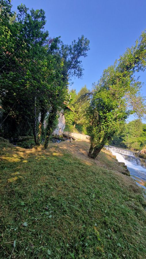 Osredek, pogled gor 02